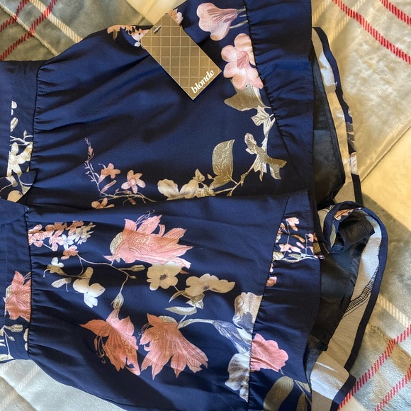Women’s romper - brand new. Navy blue with floral design. Size Large. - Picture 4 of 9